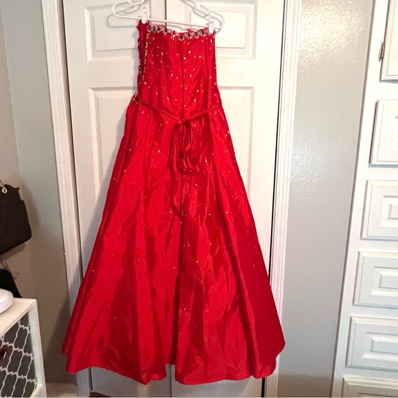 Mari Lee by Madeline Gardner Formal Dress Size 13 - Picture 2 of 15
